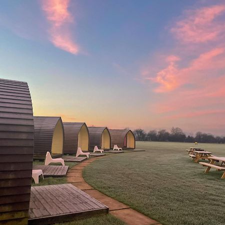 Rodway Hill Golf & Eco Pod Hotel Gloucester Exterior foto