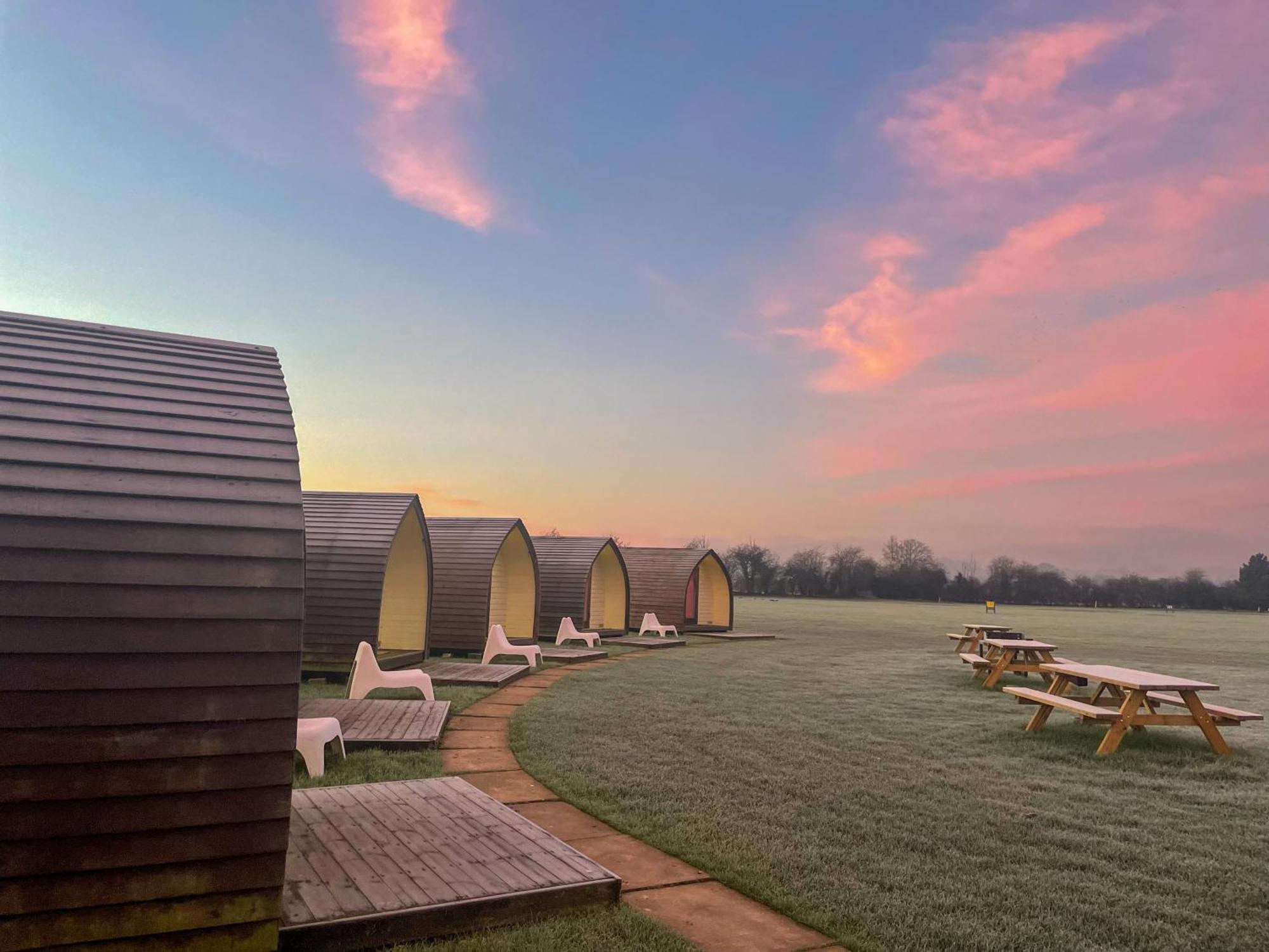 Rodway Hill Golf & Eco Pod Hotel Gloucester Exterior foto
